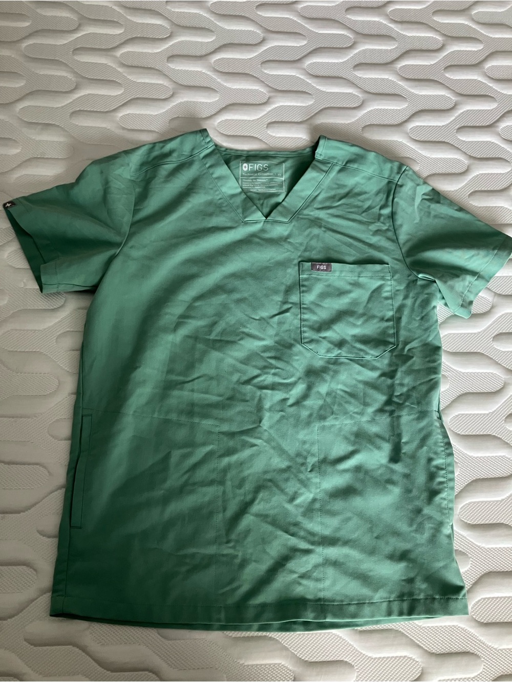 Figs MENS 3 pocket scrub top Surgical Green XS